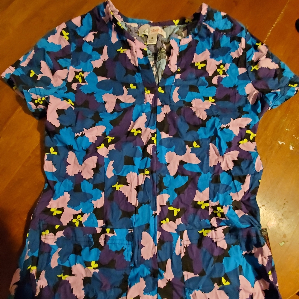 Scrub top